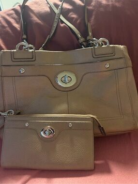 Coach Penelope gold and bronze Leather shoulder bag with Matching Wristlet